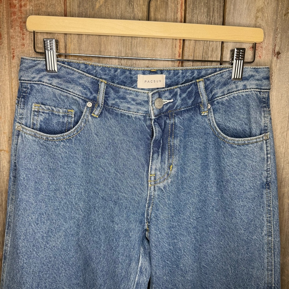 PacSun Mid-Rise Straight Leg Jeans in Light Blue Wash - Picture 4 of 12